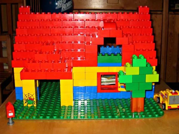 Example of a wonderful DUPLO house. Read: 10 Reasons Duplo is Great for Kids by clicking through.