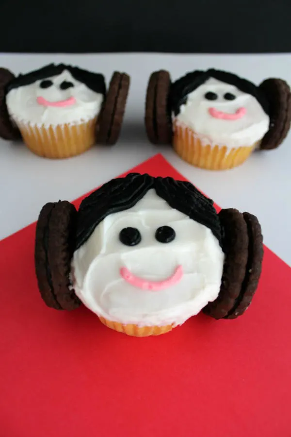 Easy Princess Leia Cupcakes