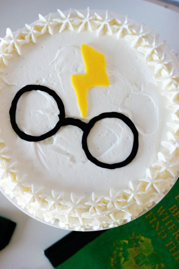 How to make Harry Potter's Birthday Cake (Vegan Harry Potter Cake) | The  Banana Diaries