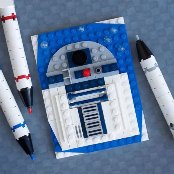 Chris McVeigh's Brick Sketch out of LEGO. Star Wars Bleep Bloop