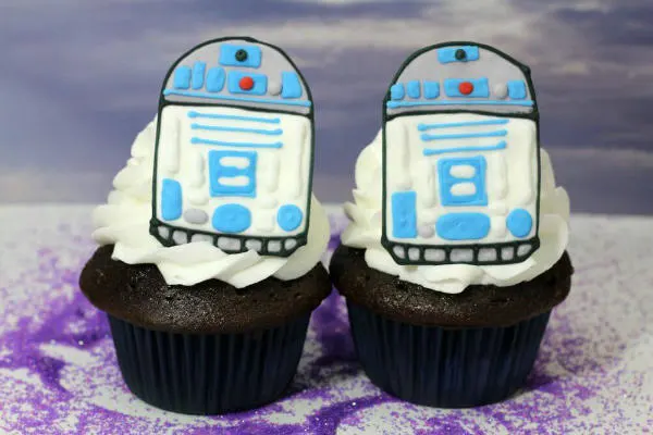 R2D2 Cupcake Made with Cookie