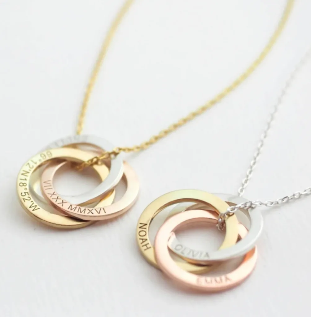necklace with engraved circles personalized with names
